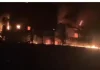 Στις φλόγες δεξαμενόπλοιο με 2 εκατ. βαρέλια πετρελαίου μετά από πρόσκρουση σε νάρκη στα Στενά του Ορμούζ