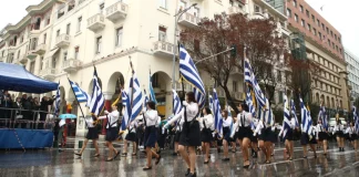 28η Οκτωβρίου: Ποιοι δρόμοι κλείνουν σήμερα σε Αθήνα και Θεσσαλονίκη, πώς θα κινηθούν τα ΜΜΜ και πού ακυρώθηκαν…