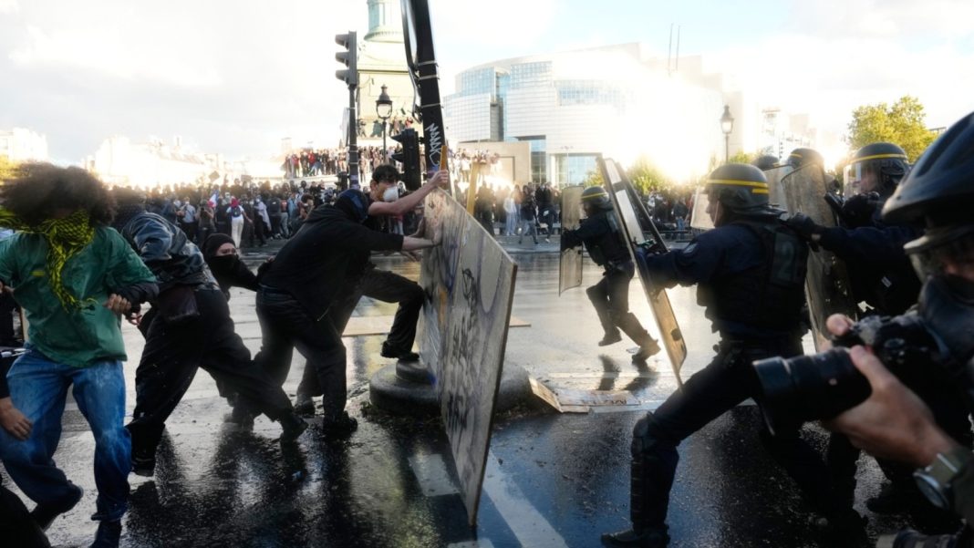 Η Gen Z είναι οργισμένη και δεν επιστρέφει σπίτι της, νέο κάλεσμα για κινητοποιήσεις στις 13 Οκτωβρίου
