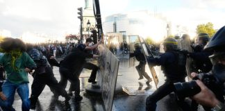 Η Gen Z είναι οργισμένη και δεν επιστρέφει σπίτι της, νέο κάλεσμα για κινητοποιήσεις στις 13 Οκτωβρίου