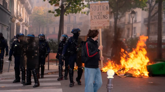 Φόβοι για νέα έκρηξη στη Γαλλία παρά τα αυστηρά μέτρα μετά τις λεηλασίες, στα €1,2 δισ. ο πρώτος λογαριασμός από τα…