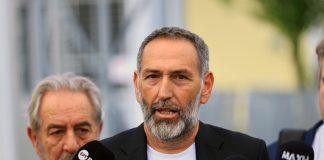 Δίκη για τα Τέμπη: “Το δικό μου το παιδί, το σκοτώσανε, το κάψανε και μου το πετάξανε”, είπε ο πατέρας του Άγγελου…
