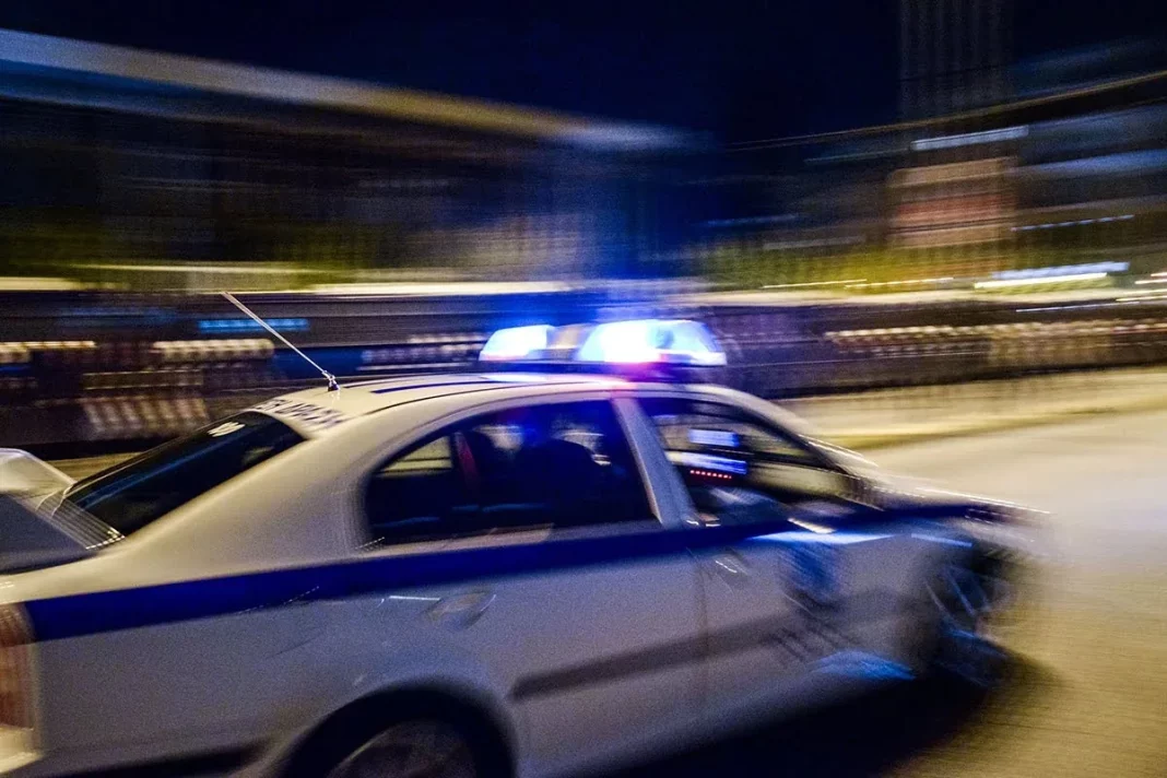 Θεσσαλονίκη: Επεισοδιακή σύλληψη διακινητή μεταναστών – Έριξε το ΙΧ σε δύο περιπολικά προσπαθώντας να ξεφύγει