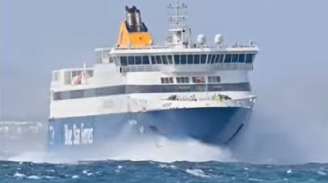 Νάξος: Η “μάχη” του Blue Star να δέσει στη Νάξο εν μέσω ισχυρών ανέμων – (VIDEO)