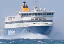 Νάξος: Η “μάχη” του Blue Star να δέσει στη Νάξο εν μέσω ισχυρών ανέμων – (VIDEO) Νάξος: Η “μάχη” του Blue Star να δέσει στη Νάξο εν μέσω ισχυρών ανέμων – (VIDEO)