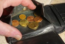 Οικονομική ασφυξία για 6 στα 10 νοικοκυριά – Οι Έλληνες καταναλωτές παραμένουν οι πιο απαισιόδοξοι στην ΕΕ