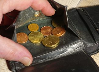 Οικονομική ασφυξία για 6 στα 10 νοικοκυριά – Οι Έλληνες καταναλωτές παραμένουν οι πιο απαισιόδοξοι στην ΕΕ Οικονομική ασφυξία για 6 στα 10 νοικοκυριά – Οι Έλληνες καταναλωτές παραμένουν οι πιο απαισιόδοξοι στην ΕΕ