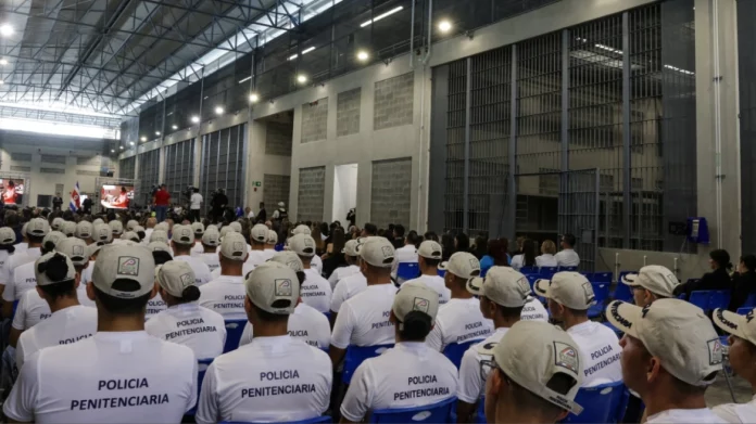 Εγκαινιάστηκε φυλακή στην Κόστα Ρίκα για 5.100 κρατουμένους στα πρότυπα του Ελ Σαλβαδόρ, δείτε βίντεο Εγκαινιάστηκε φυλακή στην Κόστα Ρίκα για 5.100 κρατουμένους στα πρότυπα του Ελ Σαλβαδόρ, δείτε βίντεο