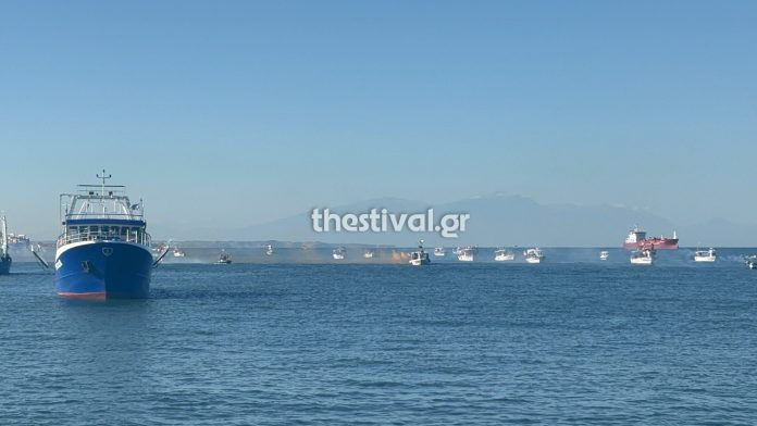 Θεσσαλονίκη: “Δεν βγάζουμε ούτε το πετρέλαιο”- Σε απόγνωση οι ψαράδες, απόβαση με τα καΐκια τους στην παλιά παραλία