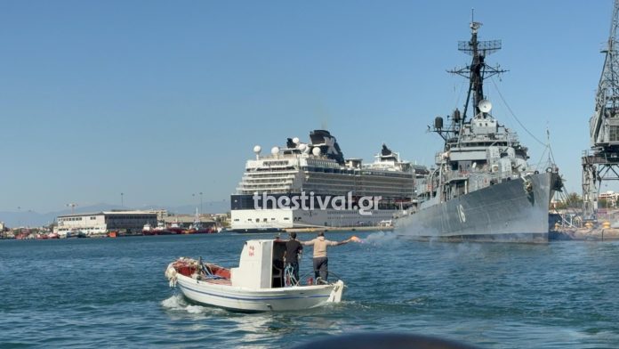 Θεσσαλονίκη: Συμβολικός αποκλεισμός του εμπορικού λιμανιού από τους αλιείς – “Δεν έχουμε να χάσουμε τίποτα” – (VIDEO) Θεσσαλονίκη: Συμβολικός αποκλεισμός του εμπορικού λιμανιού από τους αλιείς – “Δεν έχουμε να χάσουμε τίποτα” - (VIDEO)