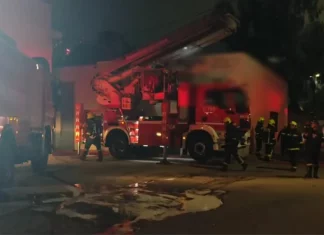 Μεγάλη φωτιά σε βιοτεχνία υφασμάτων στον Ελαιώνα-(VIDEO)