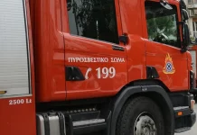 Αίσιο τέλος στο θρίλερ με τον άνδρα που απειλούσε να αυτοκτονήσει στον Ίλιον, απομακρύνθηκε από το μπαλκόνι