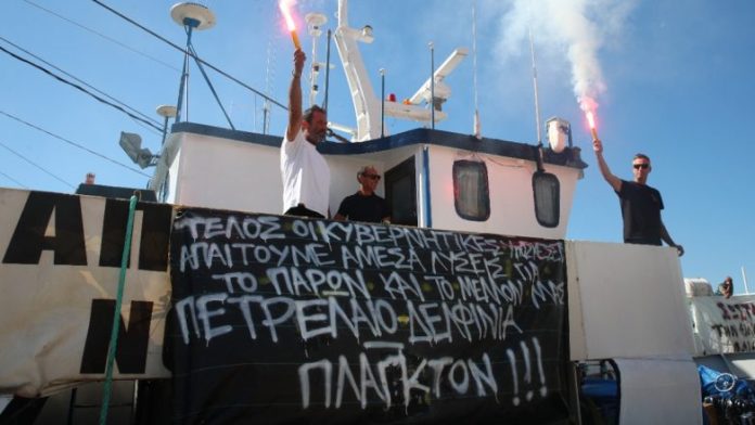 Κινητοποιήσεις Αλιέων: Αποκλεισμός της Πύλης Ε1 στον Πειραιά Κινητοποιήσεις Αλιέων: Αποκλεισμός της Πύλης Ε1 στον Πειραιά