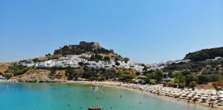 Ρόδος: Στο εδώλιο δύο Αλβανοί για τον ξυλοδαρμό 20χρονου – Ο ένας «κάηκε» από το TikTok Ρόδος: Στο εδώλιο δύο Αλβανοί για τον ξυλοδαρμό 20χρονου – Ο ένας «κάηκε» από το TikTok