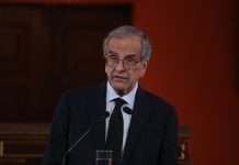 Οι διαρροές της ΝΔ και το βλέμμα στον Σαμαρά