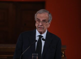 Οι διαρροές της ΝΔ και το βλέμμα στον Σαμαρά
