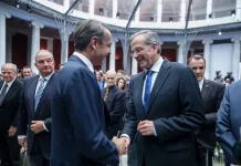 Βήχει ο Σαμαράς, κρυώνει ο Μητσοτάκης, τρολάρουν (με ύβρεις) Φλωρίδης και Ζαχαρός…