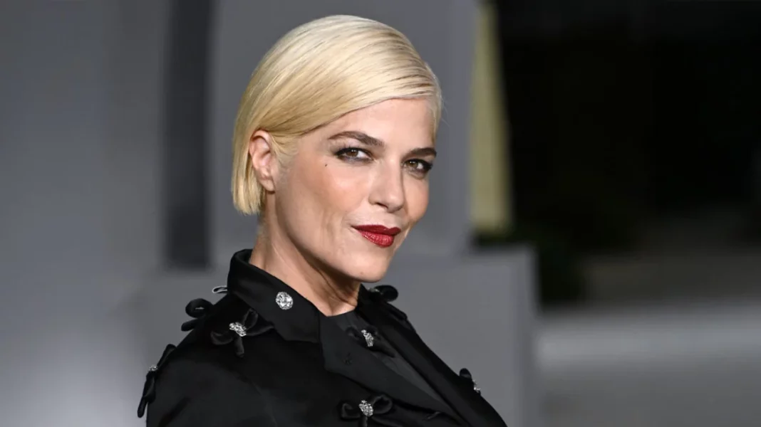 Συνελήφθη η ηθοποιός Σέλμα Μπλερ στη Νέα Υόρκη: Προσπάθησε να ανοίξει την πόρτα αεροσκάφους εν πτήσει, δάγκωσε δύο…