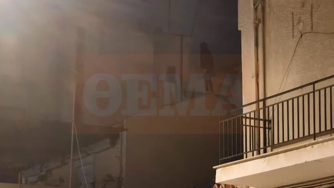 Λήξη συναγερμού στα Σεπόλια: Συνελήφθη ο άνδρας που είχε ανέβει σε ταράτσα και πετούσε κεραμίδια, βίντεο