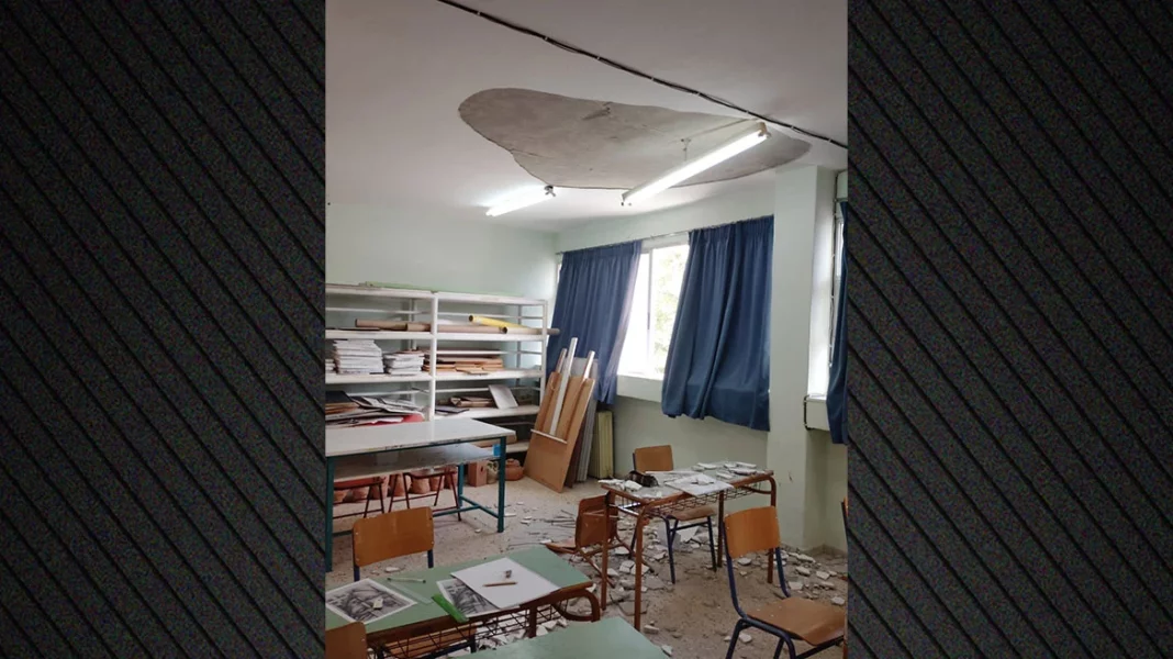 sobadesxoleio-xrm Στο νοσοκομείο 14χρονος μαθητής, έπεσε σοβάς από το ταβάνι του γυμνασίου στη Θεσσαλονίκη-(ΦΩΤΟ)