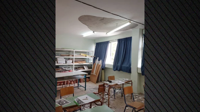 Στο νοσοκομείο 14χρονος μαθητής, έπεσε σοβάς από το ταβάνι του γυμνασίου στη Θεσσαλονίκη-(ΦΩΤΟ)