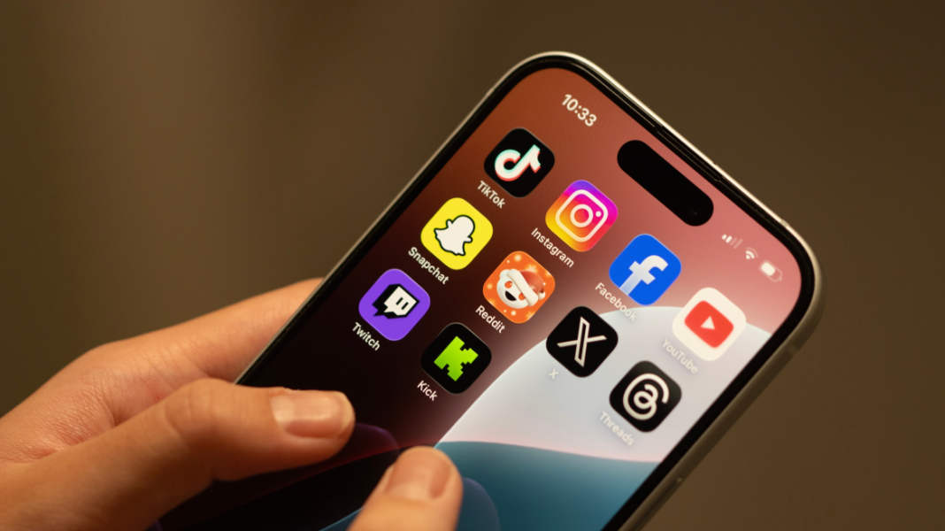 social_12__2_ Μπλόκο σε Instagram, Facebook και TikTok για παιδιά κάτω των 15 ετών από το 2027: Οι βασικές ρυθμίσεις του νομοσχεδίου…