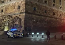 Αστυνομικοί πυροβόλησαν και τραυμάτισαν άνδρα με μαχαίρι έξω από το ανάκτορο στη Στοκχόλμη, είχε ζητήσει να τον…