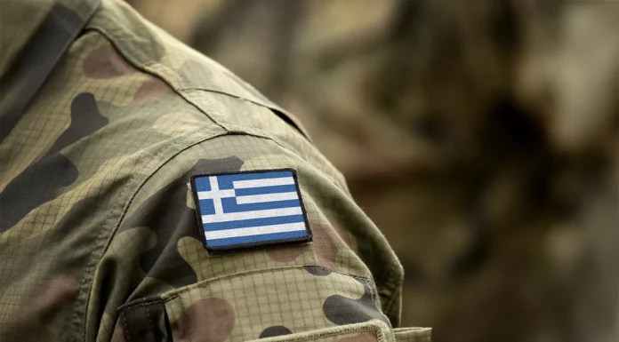 Στη φυλακή πρώην στρατιωτικός που έκλεψε πετρέλαιο αξίας 300.000€ από αγωγό του στρατού στη Θεσσαλονίκη Στη φυλακή πρώην στρατιωτικός που έκλεψε 300.000 λίτρα πετρελαίου από αγωγό του στρατού στη Θεσσαλονίκη