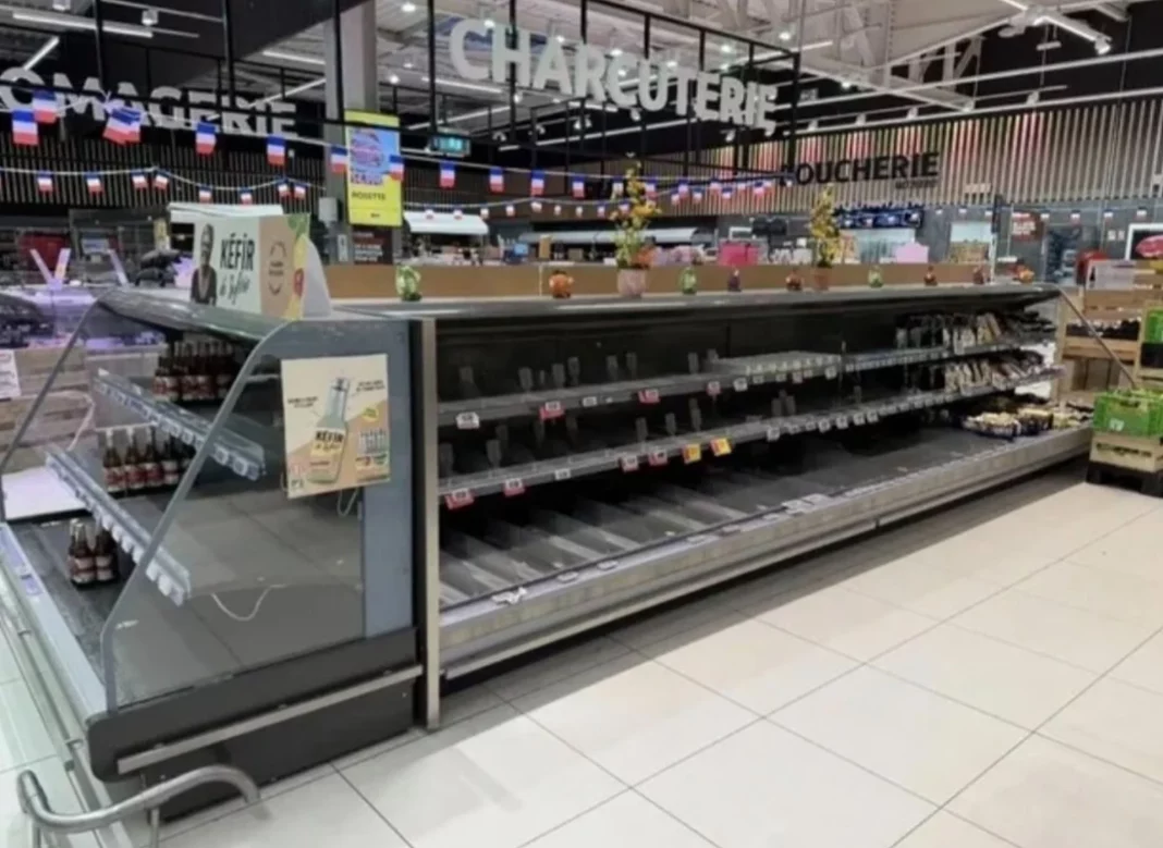 supermarket Γαλλία: Κυβερνοεπίθεση σε σούπερ μάρκετ – Χάκερς «έψησαν» τα τρόφιμα στα ψυγεία