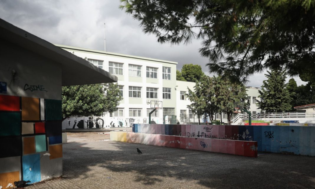 sxoleio Θεσσαλονίκη: 17χρονος χτύπησε 13χρονο μαθητή κατά τη διάρκεια σχολικού διαλείμματος - Στο νοσοκομείο