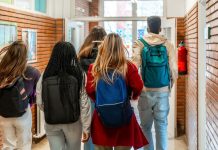 Καταγγελίες για «φάμπρικα» πτυχίων αγγλικών στην Ελλάδα: Έως 1.500 ευρώ και ο τίτλος στο σπίτι με courier