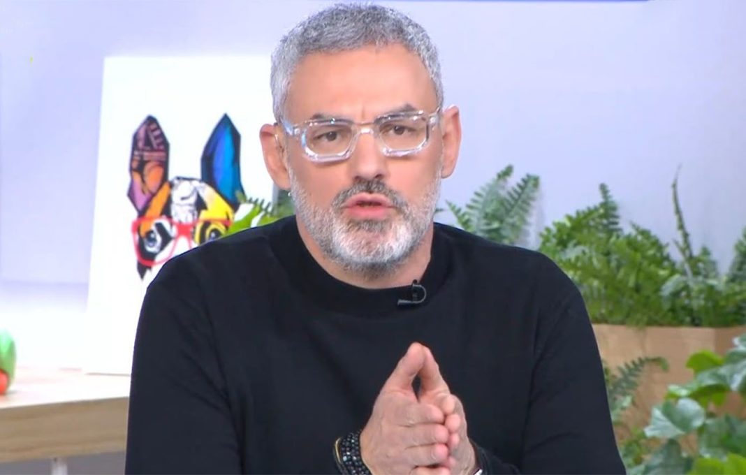Συρίγος ξεφτιλίζει τον Μητσοτάκη: «Έχει τον Φλωρίδη στην κυβέρνηση λες και είναι «ιερή αγελάδα»-(VIDEO)
