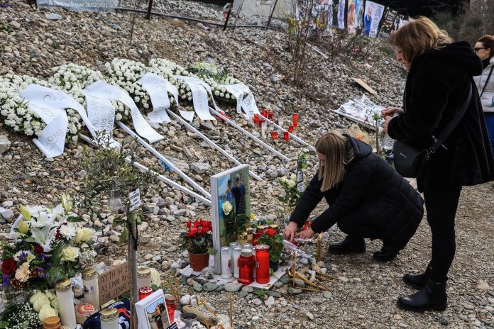 Τέμπη: Η Εισαγγελία Πρωτοδικών Λάρισας ζητά να γίνουν άμεσα οι εκταφές σορών θυμάτων