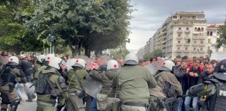 Ελεύθεροι οι προσαχθέντες από τα επεισόδια στη συγκέντρωση διαμαρτυρίας για την ομιλία του Κασιδιάρη στη Θεσσαλονίκη Ελεύθεροι οι προσαχθέντες από τα επεισόδια στη συγκέντρωση διαμαρτυρίας για την ομιλία του Κασιδιάρη στη Θεσσαλονίκη