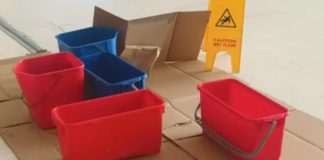 Θριάσιο Νοσοκομείο: Με κουβάδες και χαρτόνια μαζεύουν τα νερά της βροχής – Έπεσαν τμήματα της ψευδοροφής