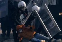 Χάος στα Τίρανα: Υπουργεία στις φλόγες, διαδηλωτής έχασε την όρασή του από πλαστική σφαίρα, νέα συγκέντρωση κατά Ράμα Χάος στα Τίρανα: Υπουργεία στις φλόγες, διαδηλωτής έχασε την όρασή του από πλαστική σφαίρα, νέα συγκέντρωση κατά Ράμα
