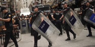Τουρκία: Μεγάλη επιχείρηση κατά του ISIS σε 16 επαρχίες – 51 συλλήψεις (Video) Τουρκία: Μεγάλη επιχείρηση κατά του ISIS σε 16 επαρχίες – 51 συλλήψεις (Video)