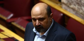 Τριαντόπουλος κατά Καρυστιανού: Χυδαίο ψεύδος ότι χαρακτήρισα “κρέατα προς μεταφορά” τις σορούς θανόντων στα Τέμπη