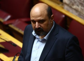 Τριαντόπουλος κατά Καρυστιανού: Χυδαίο ψεύδος ότι χαρακτήρισα “κρέατα προς μεταφορά” τις σορούς θανόντων στα Τέμπη