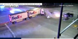 ΗΠΑ: Σοκαριστικό βίντεο από αστυνομική καταδίωξη – SUV καρφώθηκε σε νταλίκα της FedEx με μεγάλη ταχύτητα