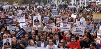 Διαδηλώσεις εργαζόμενων στον Τύπο στην Τουρκία κατά της λογοκρισίας