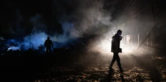 Νέα ρωσική πυραυλική επίθεση στο Κίεβο ενώ ο Τραμπ δηλώνει ότι «ποτέ δεν ήμασταν τόσο κοντά» στην ειρήνη