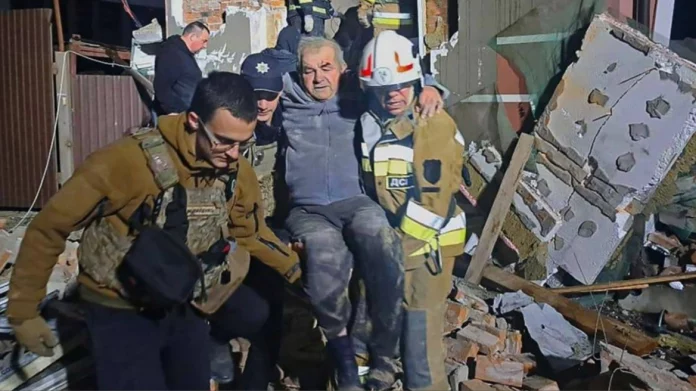 Οκτώ νεκροί και 60 τραυματίες από μαζικές ρωσικές επιθέσεις στην Ουκρανία, πάνω από ένα εκατομμύριο χωρίς ρεύμα