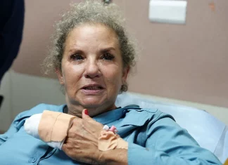 Ισραηλινοί έποικοι ξυλοκόπησαν φωτογράφο της Washington Post και έκαψαν ελιές Παλαιστινίων Ισραηλινοί έποικοι ξυλοκόπησαν φωτογράφο της Washington Post και έκαψαν ελιές Παλαιστινίων