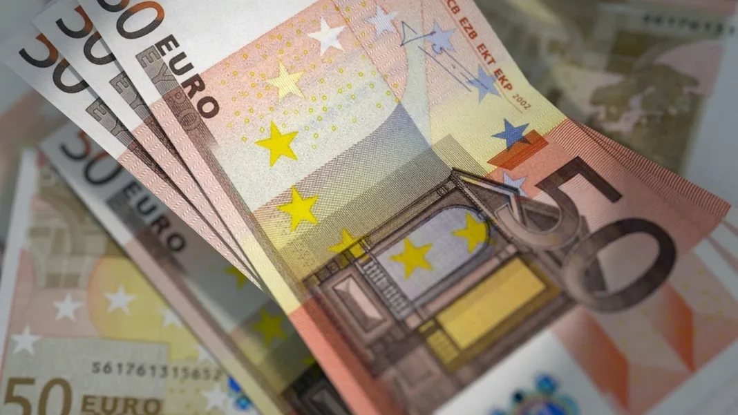 Αλεξανδρούπολη: Συνελήφθη με 21 πλαστά χαρτονομίσματα των 50 ευρώ – Εντοπίστηκαν άλλα 33 μέσα στο όχημά του