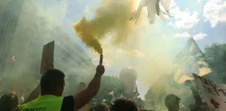 Τα Κίτρινα Γιλέκα κατεβαίνουν στους δρόμους της Γαλλίας μαζί με τους μαθητές το Σάββατο
