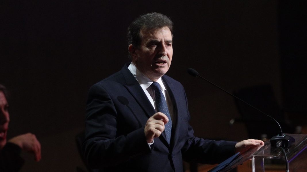 Στο στόχαστρο οι μετανάστες, όχι όσοι τους εκμεταλλεύονται: «Θα τους πετάξουμε έξω», η ατυχής δήλωση Χρυσοχοΐδη