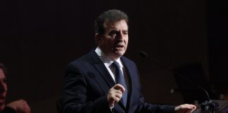 Στο στόχαστρο οι μετανάστες, όχι όσοι τους εκμεταλλεύονται: «Θα τους πετάξουμε έξω», η ατυχής δήλωση Χρυσοχοΐδη