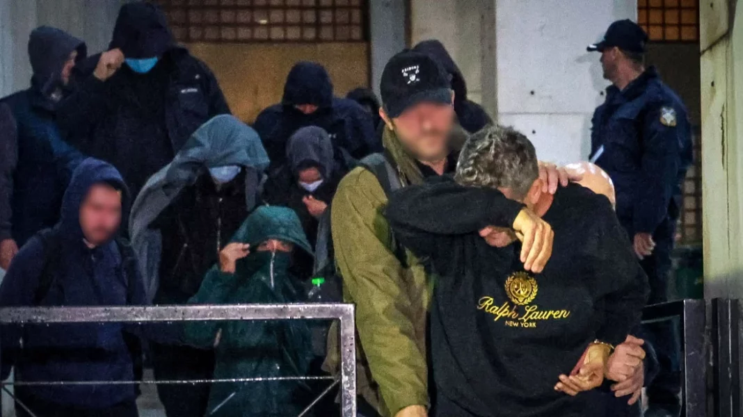 Τι κατέγραψε ο κοριός της ΕΛΑΣ για το «Χωριάτικο»: Οι επίορκοι δημόσιοι υπάλληλοι, τα «βαφτιστήρια» και τα κραγιόν YSL…