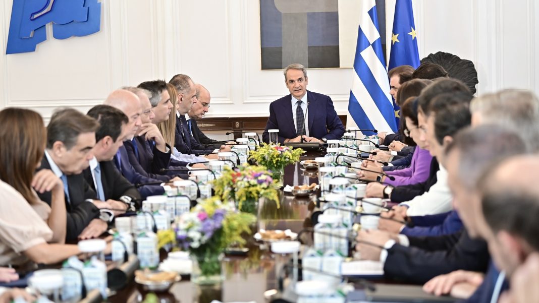 ypourgiko_0210_1920-1080_new Μάστιγα η «λευκή απεργία» των υπουργών: Γιατί ο Μητσοτάκης ζητάει διαρκώς από όλους να ιδρώσουν τη φανέλα